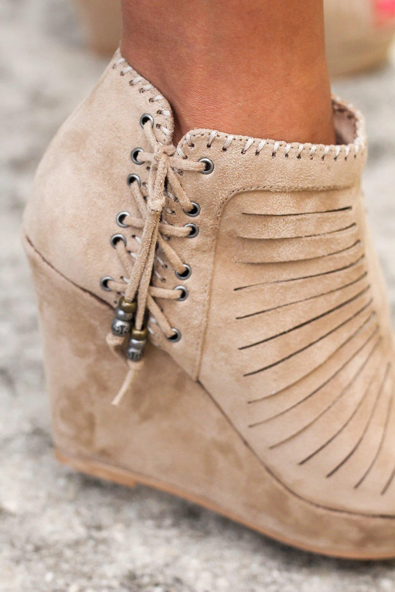 Avisio Cream Wedges