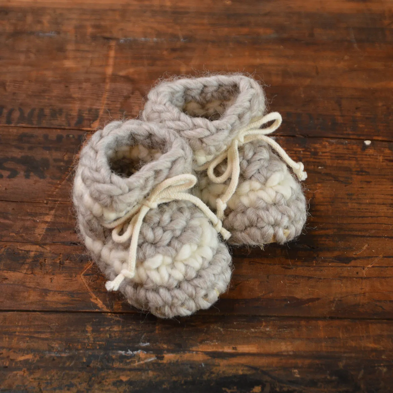 Newborn Padraig Booties (0-3m)