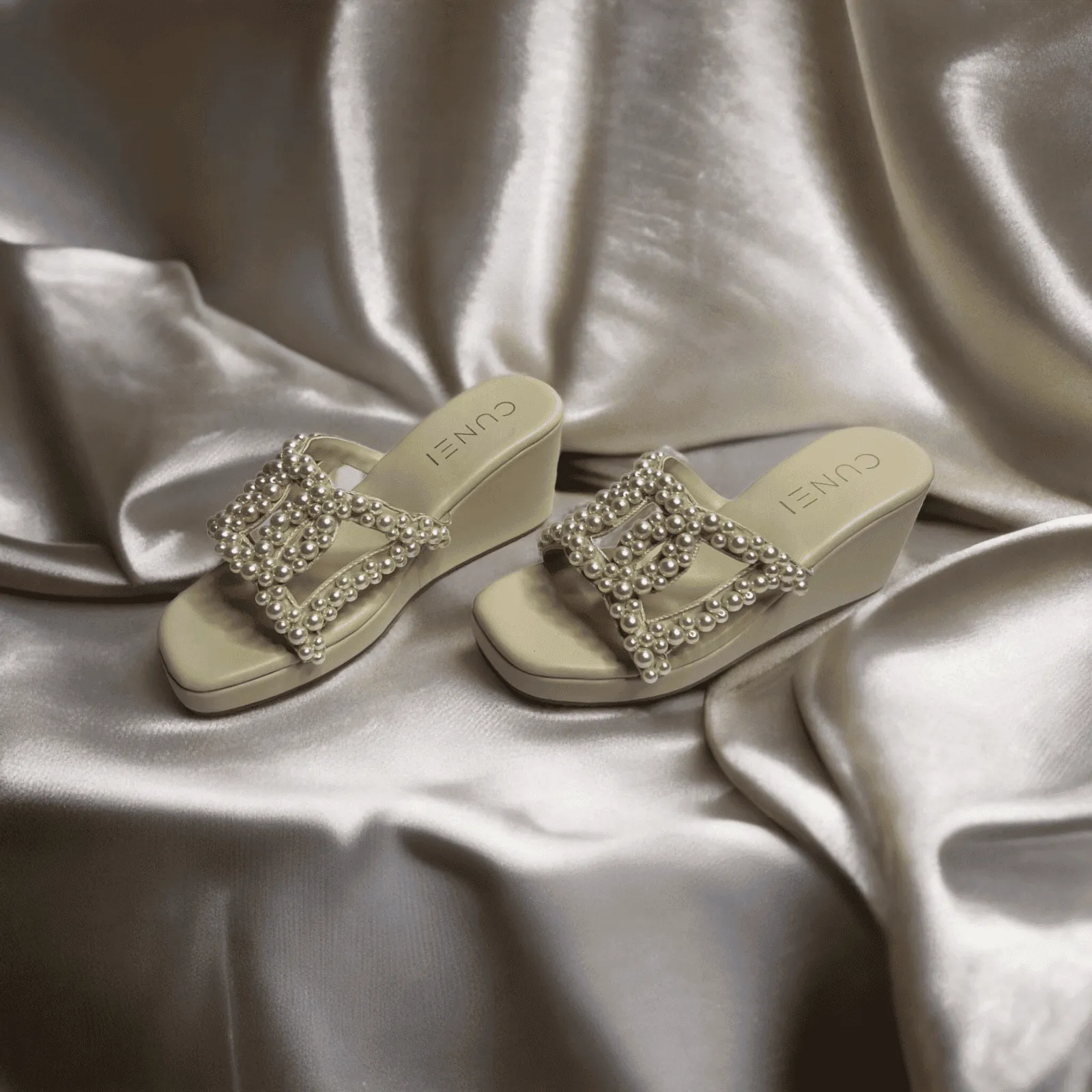 White Pearl Motif Wedges